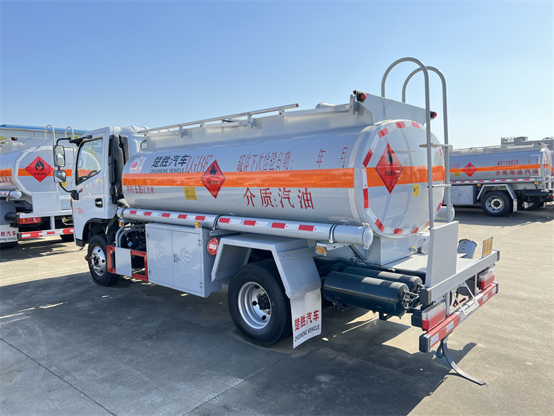 东风5.35方油罐车